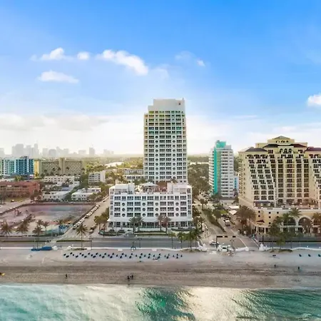 Elegant Beachfront Condo - Your Perfect Getaway!